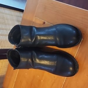 Guess boots